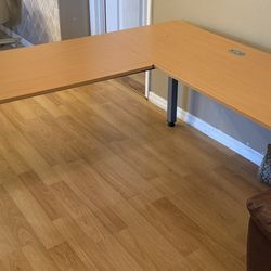 Linea Italia ZUD120S L-Shaped Desk – $175 Commercial-grade, light wood & gray metal legs. Original cost $563. Tool-free assembly in minutes. One hole 