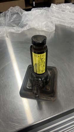 Nissan Hydraulic Jack