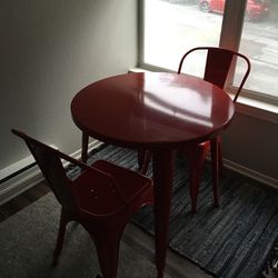 Table & Chairs (2)