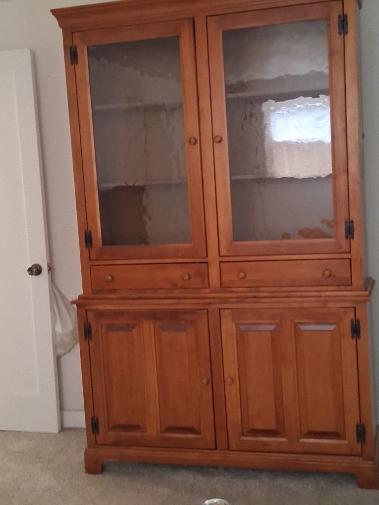 China Hutch/cabinet