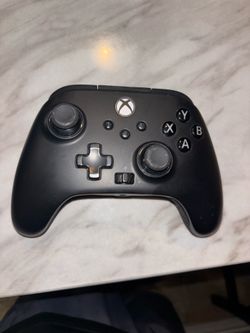 Black Xbox controller
