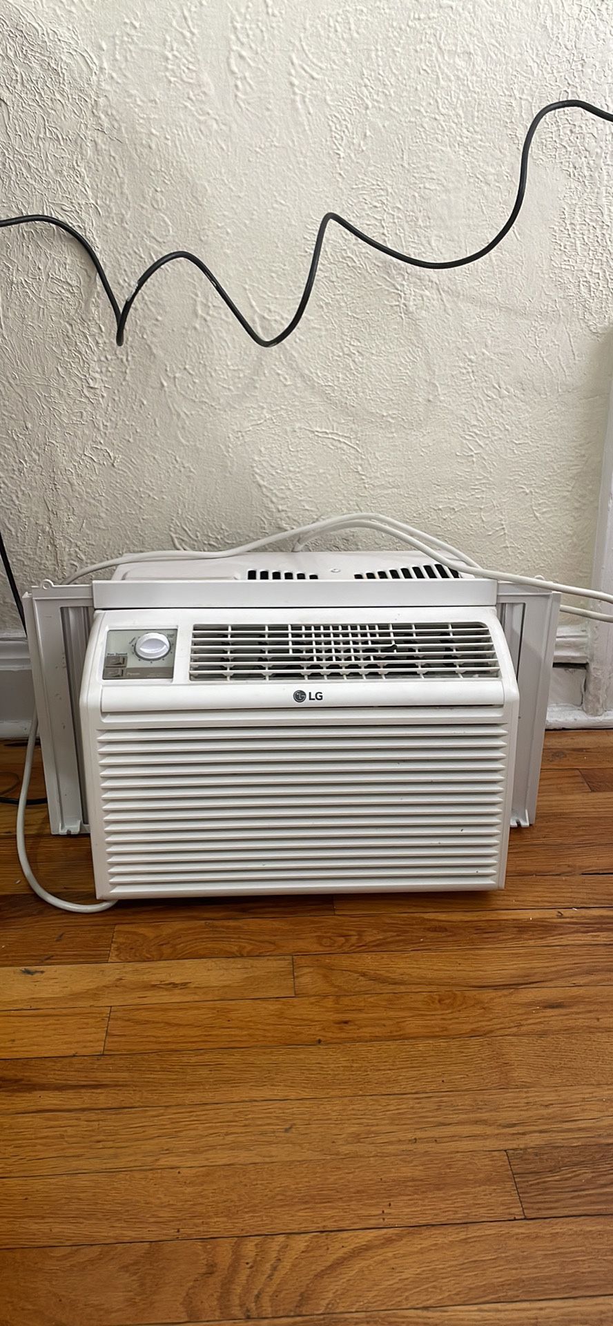 LG Window Air Conditioner Unit 