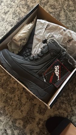 Snow boots