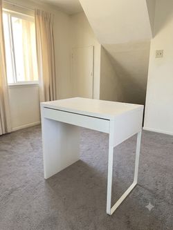 IKEA MICKE Desk