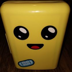 Fortnite Peely 6-Can Mini Fridge Yellow