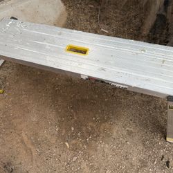 Gorilla Ladders Platform