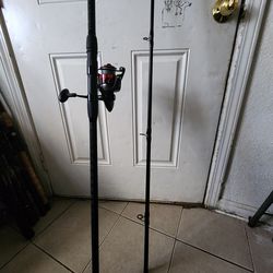 Penn prevail Pole With Penn Fierce lll 5000 reel 11ft 15-30lb line wt 20-50lb Braid Lure Wt 2-6oz ready to fishing is like brand new