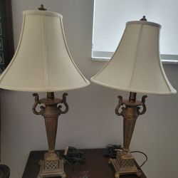 Juego de 2 lamparas de mesa como nuevas 