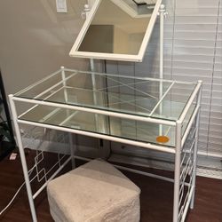 vanity with chair size 31.5 inches x17.5 x30.8 high