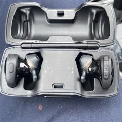 bose earplugs  almost new sanitezed nes earnpiece good batery tine 