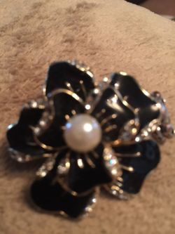 Black ring with pearl