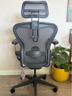 Brand New Herman Miller Aeron 2025 Size B in Rare Carbon Color (Optional Headrest)