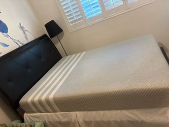 LEESA mattress barely used no stains no chairs