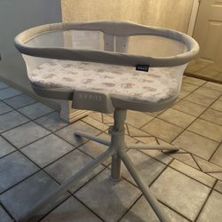 Halo BassiNest Soothing Swivel Sleeper 3.0 Sleeper Bassinet