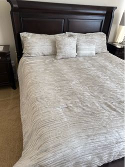 California king bed cover set and decorative pillows