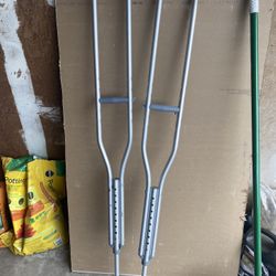Adult Crutches 
