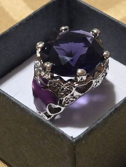 Ring with hearts, purple stone and enamel in silver tone. Size 7.
