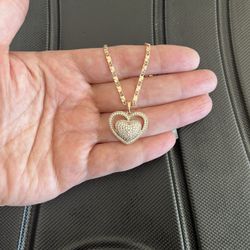 Gold plated necklace with Heart Pendant.