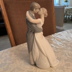 Lladro Nao “a Kiss Forever “ Figurine