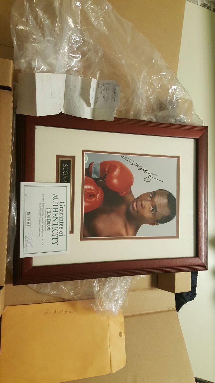 Ray leonard authentic picture and autograph with authentic papers