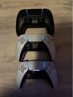 3 PS5 Controllers