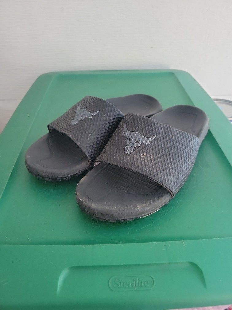 Mens Size 9 Slides Under Armor