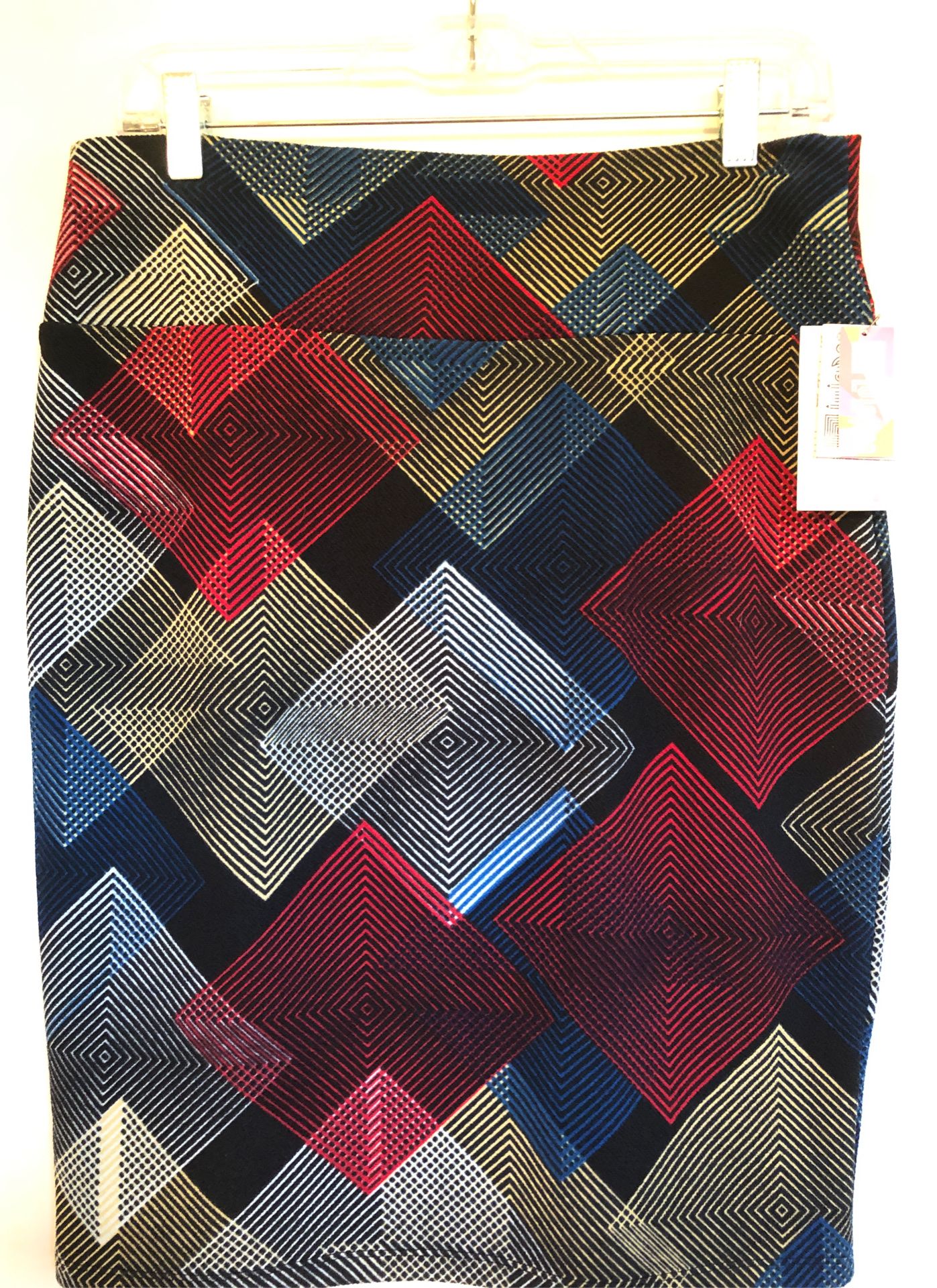 **Brand NEW with TAGS LuLaRoe CASSIE Skirt***