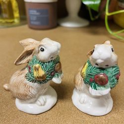 Fitz and Floyd Vintage 1991 Woodland Christmas Rabbit Salt & Pepper Shakers Set2