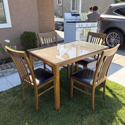 Dining Table with 4 chairs.