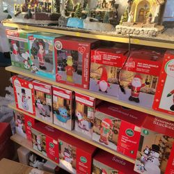 Christmas Decorations @7137  Olive st Highland Ca