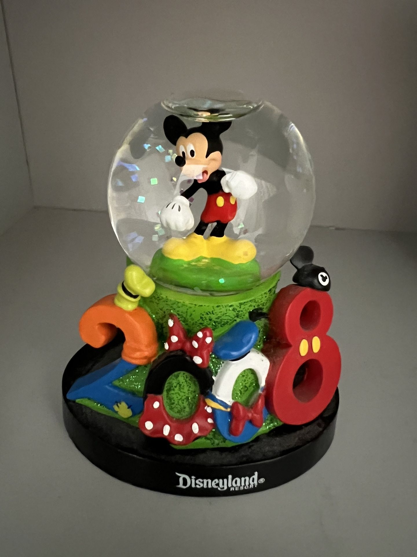 2008 Limited Edition Disney Mickey Mouse Snow Globe