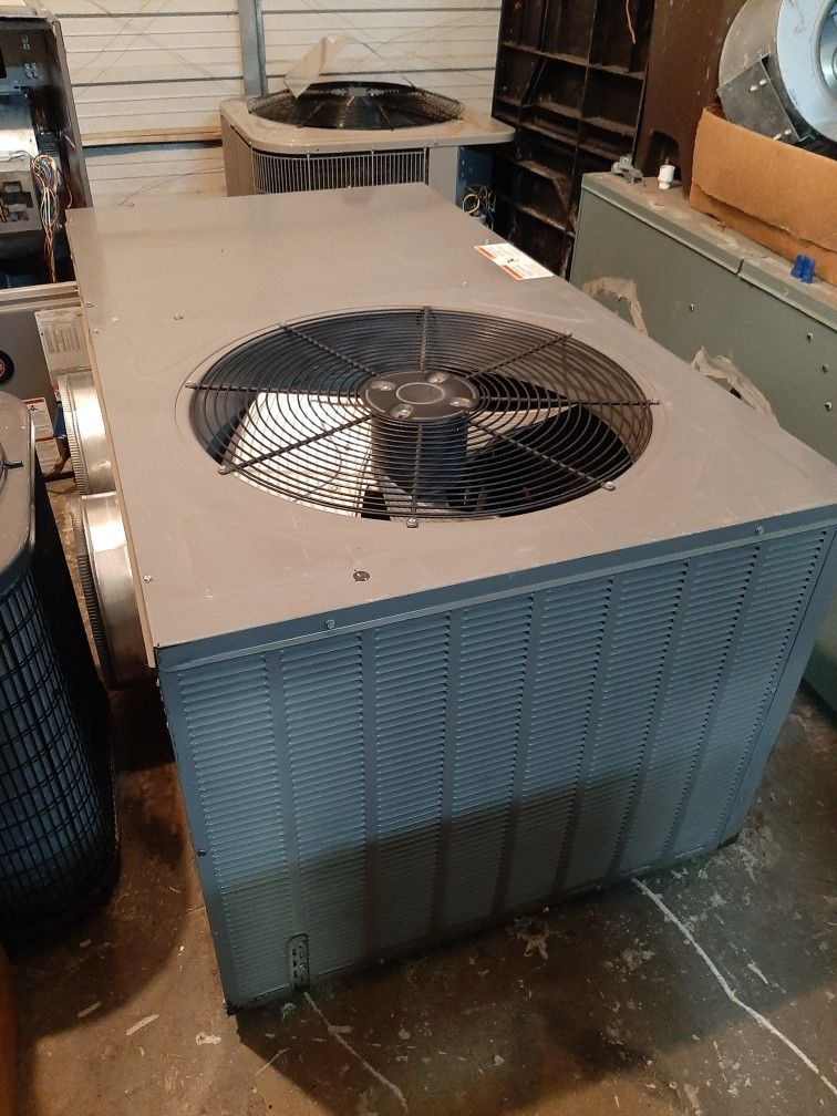 Carrier 1.5 Ton Air Conditioning Unit