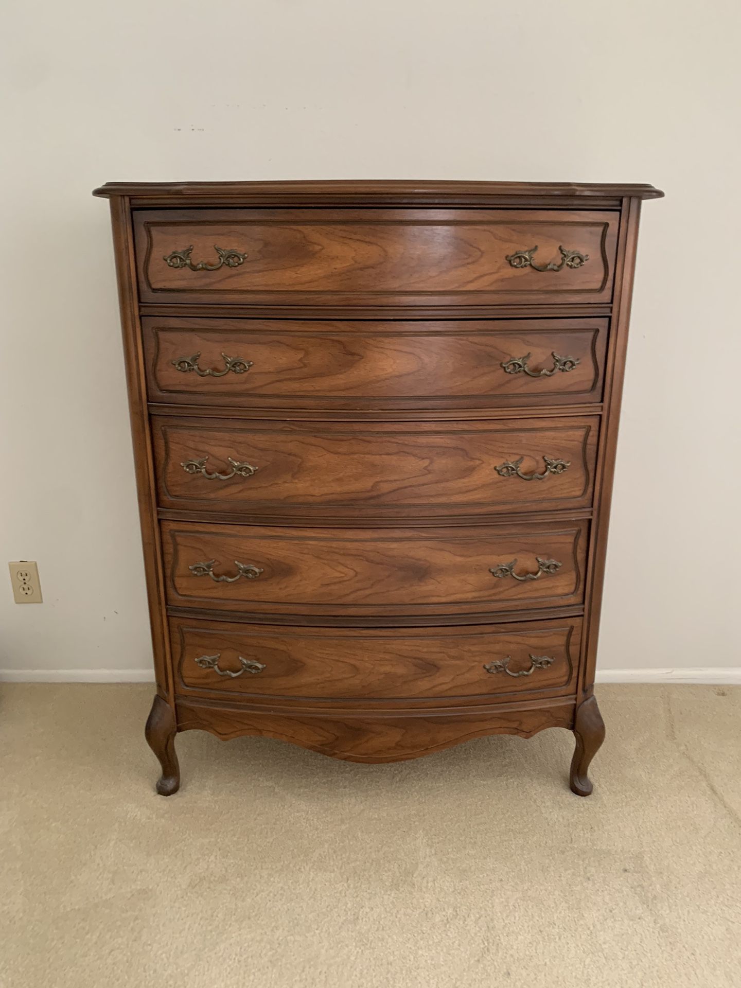 BROYHILL French Provincial Style Highboy 5 Drawer Dresser Very Good Condition 