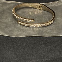 Givenchy Bracelet Color Gold 