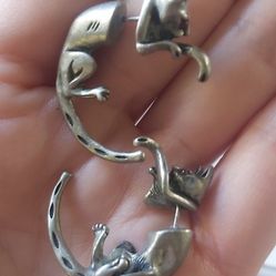 Cat Earrings Red Eye