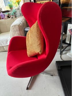 Red Curved Modern Chair