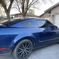Blue Ford Mustang GT V8