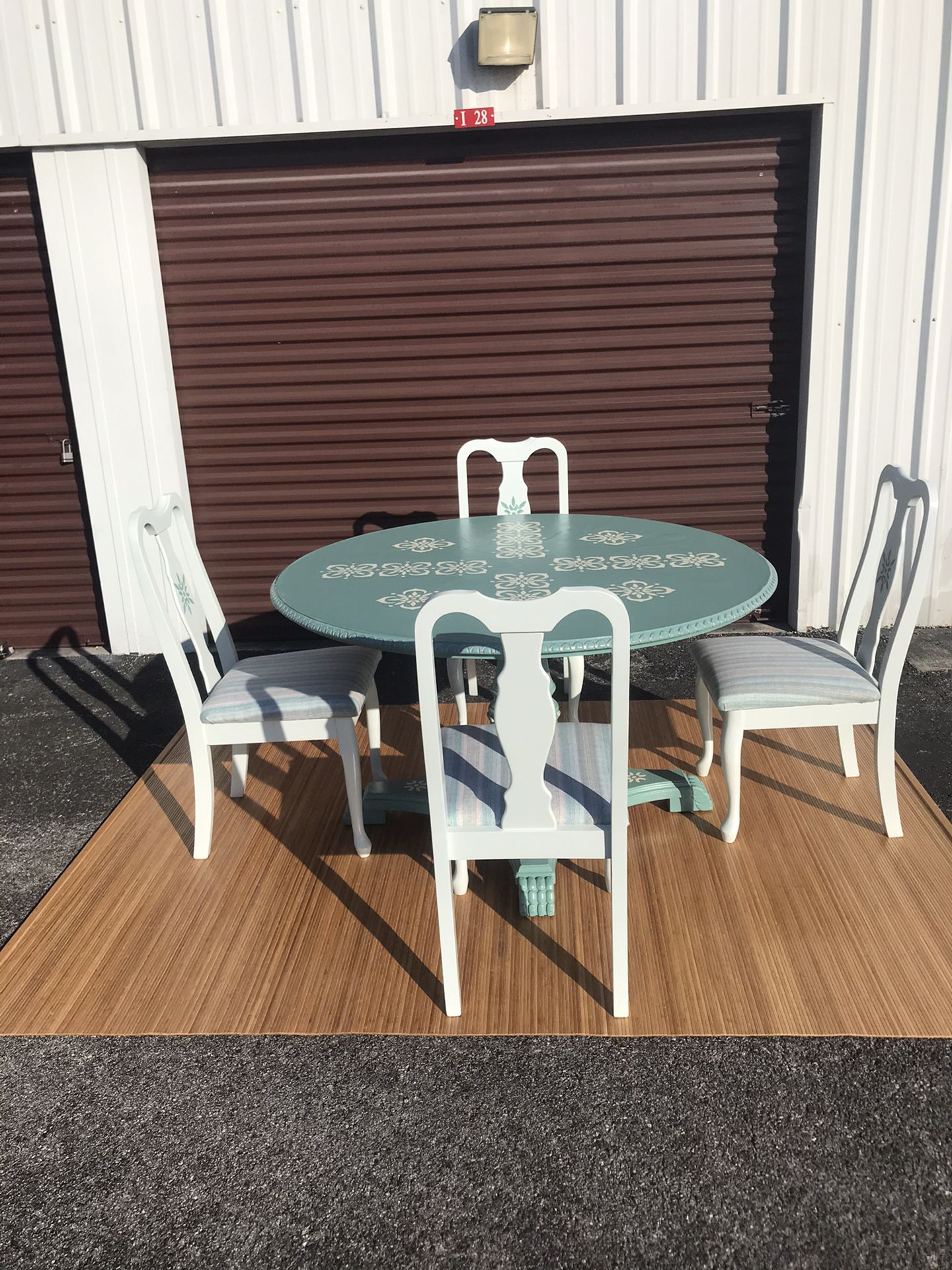 Unique Refinished Round Coastal Clawfoot Dining Room Table W 4 Matching chairs $325 OBO