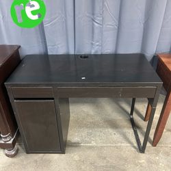 Black Desk