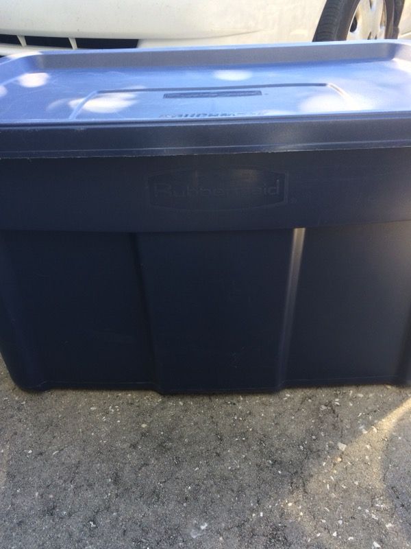 RUBBERMAID ROUGHNECK STORAGE TOTE, 31 GALLON, VERY GOOD CONDITION