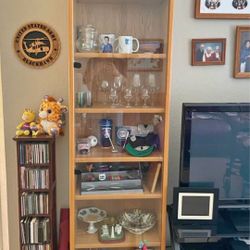 2 DISPLAY CABINETS WITH GLASS