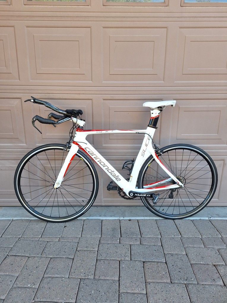 CANNONDALE SLICE FULL CARBON 700 C ROAD BIKE LIKE NEW