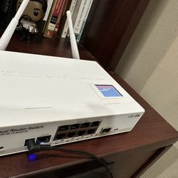 MIKROTIK CRS109 cloud router