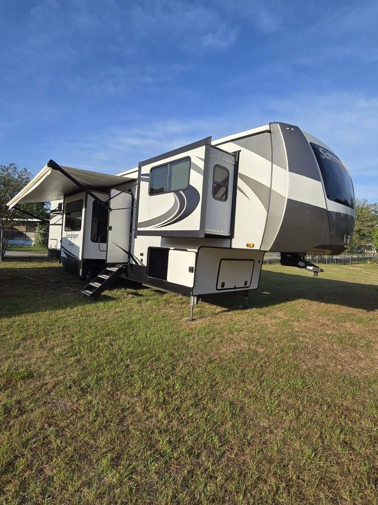 2022 Forest River Sandpiper 391FLRB