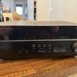Yamaha RX-v681 AVR