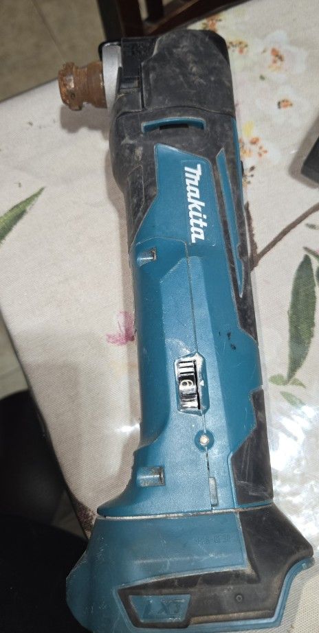 Makita - 18V LXT Lithium-Ion Cordless Variable Speed Oscillating Multi-Tool (Tool-Only