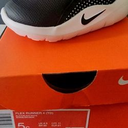 Nike Flex Runner Size 5 