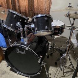 Pearl Roadshow Drum Set