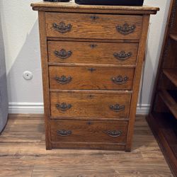 Dresser 