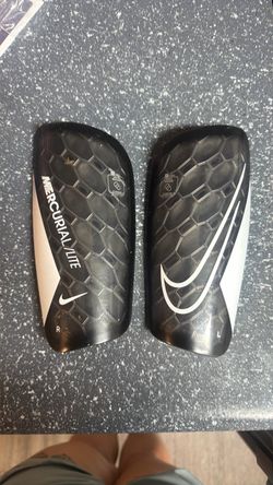 Nike Mercurial Lite Soccer shin guards M